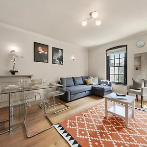 Apartment 1 Bed Executive Near Liverpool Street Station Free Wifi By Aparts, London